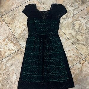 SD Collection Black and Green Lace Midi Dress